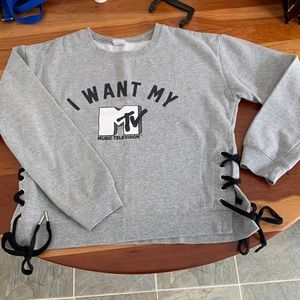 Sweatshirt
